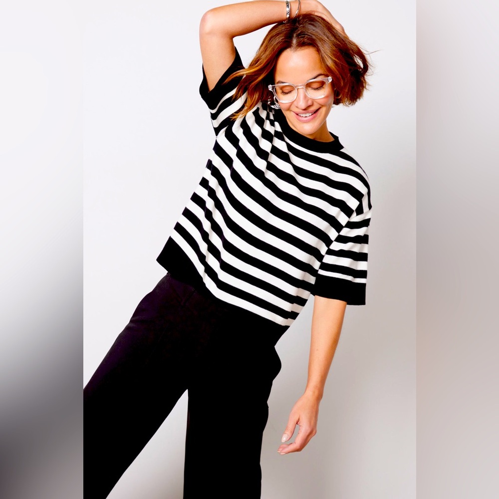 New without tags. Evereve striped pullover sweater. Size large.